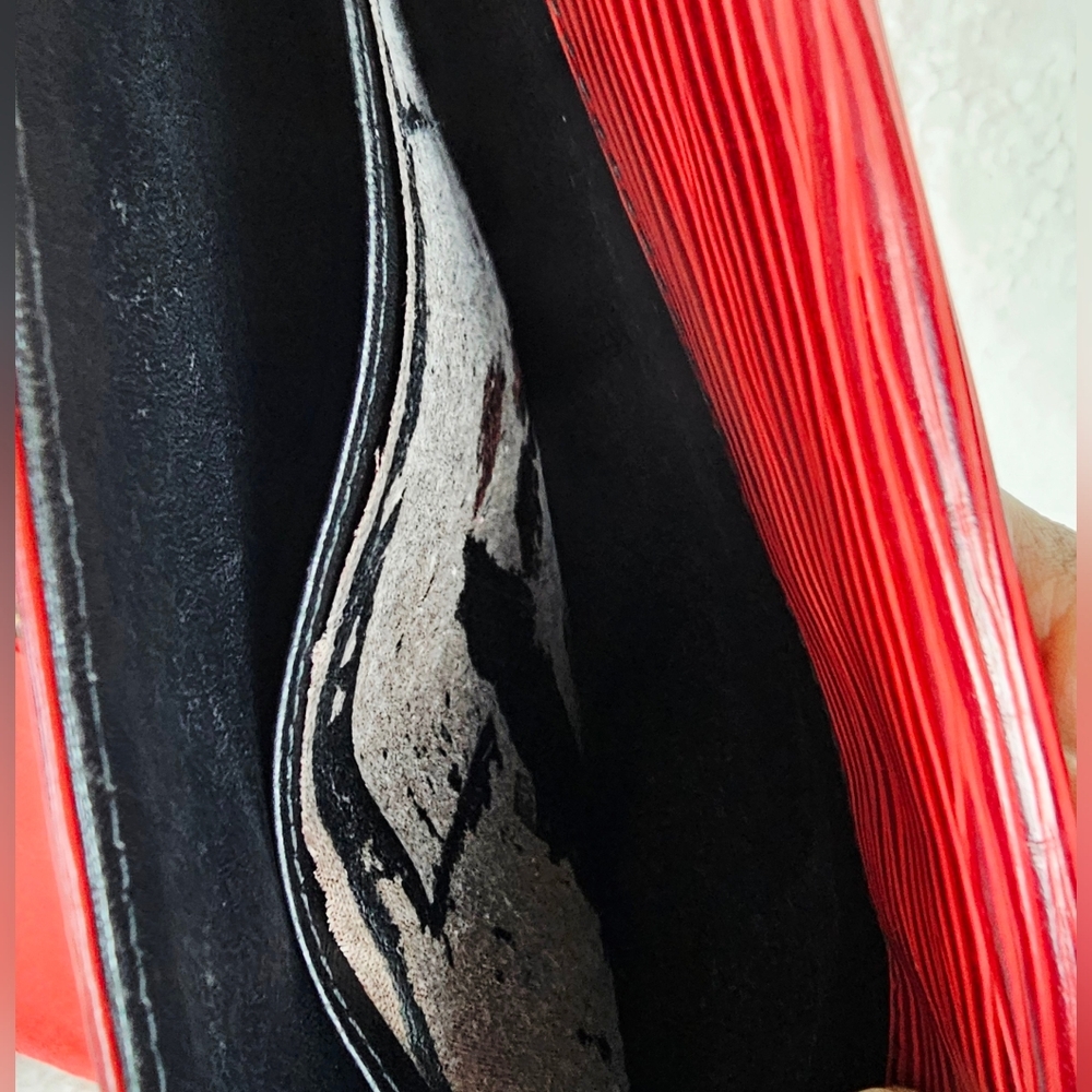 Louis Vuitton Elegant Red Epi Leather Clutch Bag - Picture 13 of 13